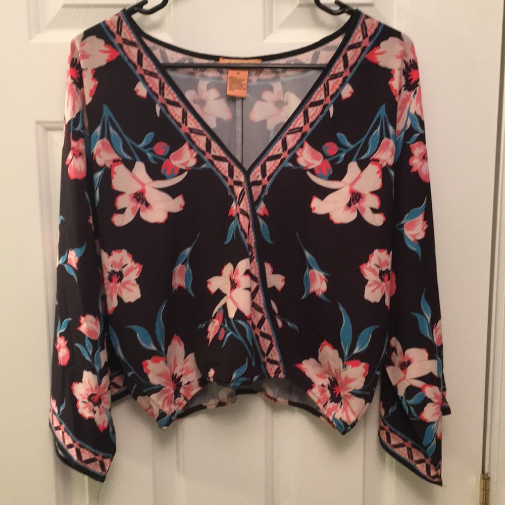 Flying Tomato Floral Top Sz M